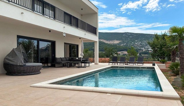 Gorgeous home in Klis