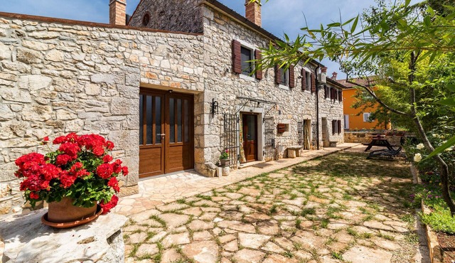 Gorgeous home in Kosinozici with WiFi in Kosinozici