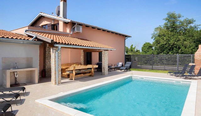 Gorgeous home in Medulin in Medulin