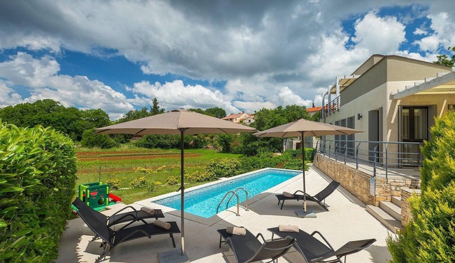 Gorgeous home in Svetvincenat in Svetvincenat
