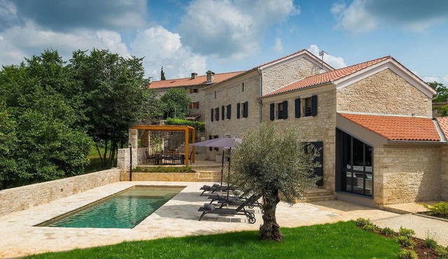 Gorgeous home in Svetvincenat in Svetvincenat