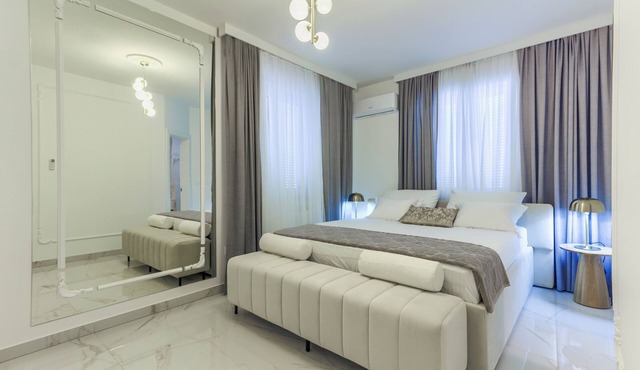 Gorgeus Villa between old Town Split and Trogir, with heated pool and jacuzzi.
