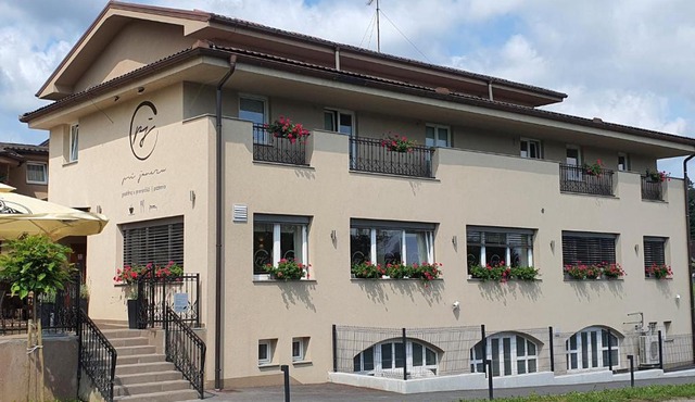 Gostilna s prenočišči Pri Janezu in Zgornja Ložnica
