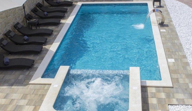 Grebastica Poolside Villa in Grebaštica
