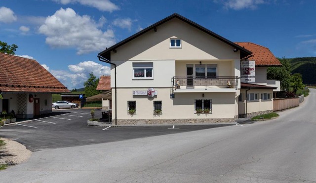 Guesthouse & Apartments PRI STANI in Žerovnica