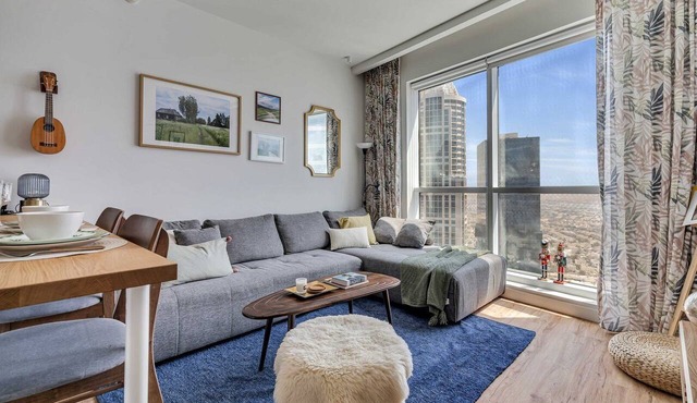 GuestReady – Large 1br lake view duplex in Dubai