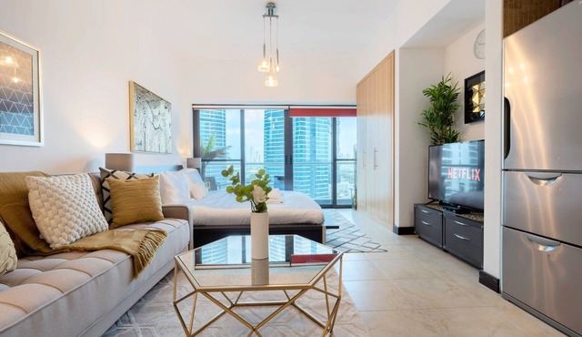 GuestReady - Studio | Balcony- Lake view in Dubai