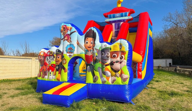 Hacienda Del Campo a villa with private bouncy castle for children in Pula