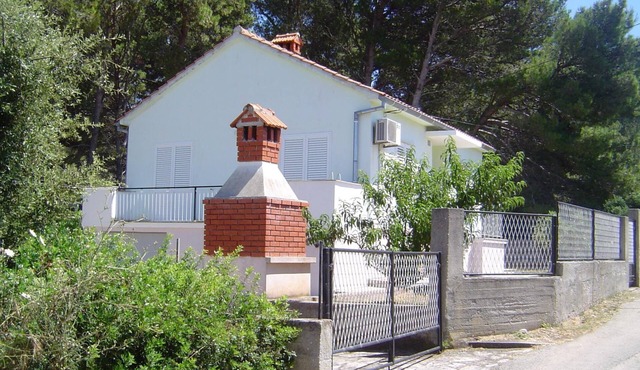 Haus in Ugljan mit Terrasse, Garten und Barbecue by Interhome