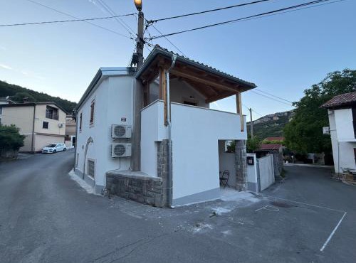 Hiša Hrastovlje - Countryside House in Koper