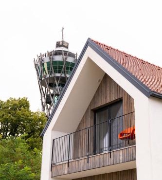 Hiša ob stolpu in Lendava