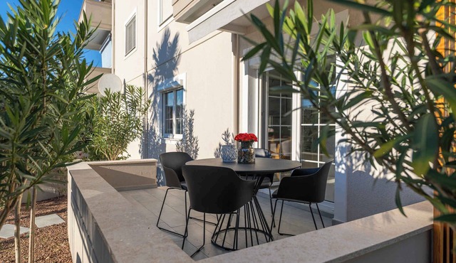 Holiday apartment with terrace and air conditioning