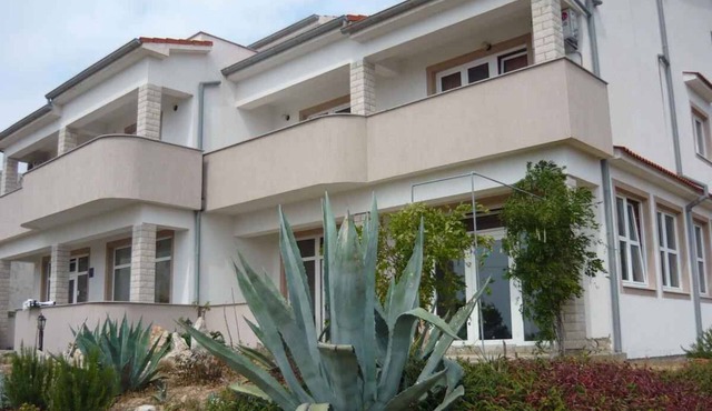 Holiday apartment with large terrace and sea view