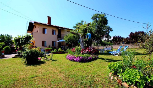 Holiday apartment with large garden