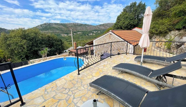 Holiday cottage with garden for 2 people