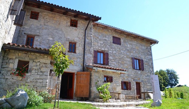 Holiday Farmhouse Skvor in Robidišče
