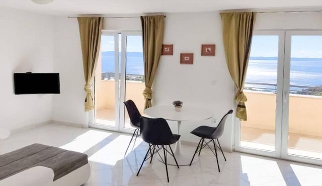 Holiday Home by the Sea with Pool in Makarska