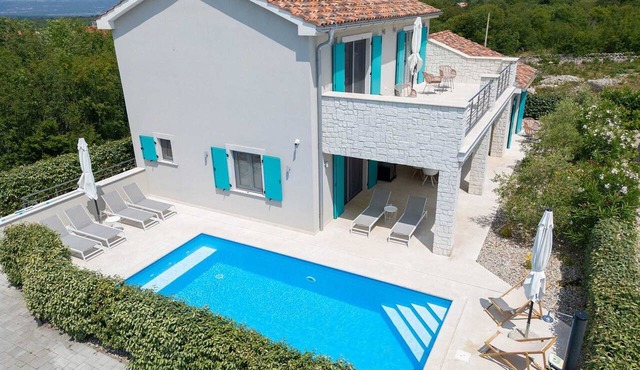Holiday home CASA ULIKA with heated pool in Rasopasno