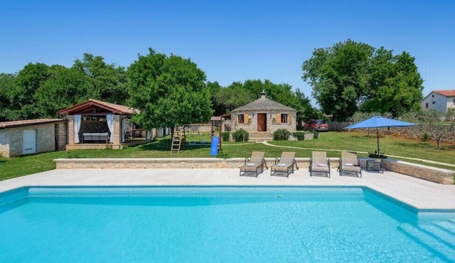 Holiday Home in a Traditional Istrian Kažun in Cukrici