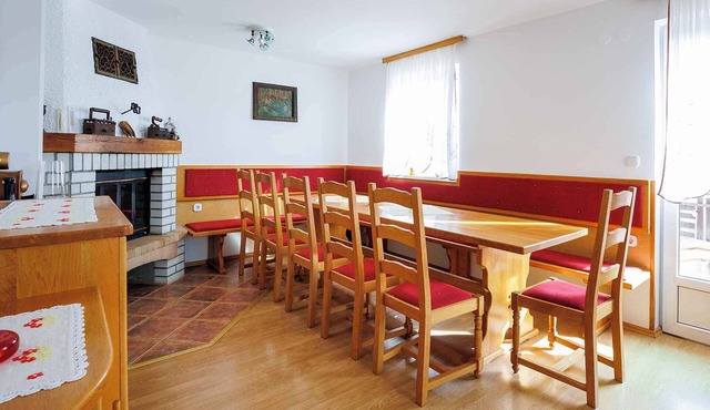 Holiday home overlooking the river Kolpa in Adlešiči