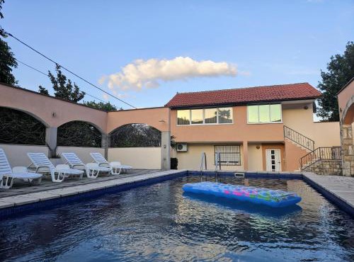 Holiday Home Rozić - Villa with private seasonal heated pool in Mostar