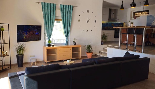 Holiday Home Sunrise - Three Bedroom Holiday Home