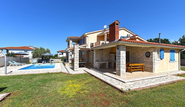 Holiday home with pool in Vodnjan