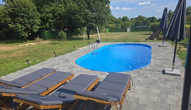 Holiday home with pool, sauna and jacuzzi on a spacious estate near Osijek in Dalj