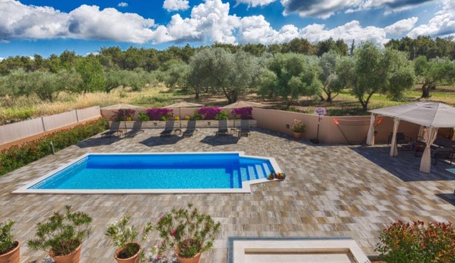 Holiday home with pool - Villa Marijana Kožino in Kožino