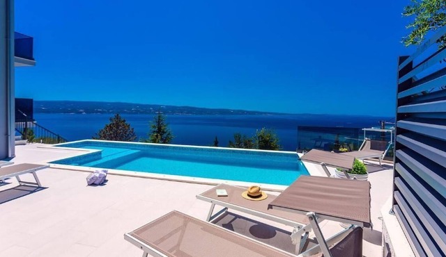 Holiday house Omiš for 1 - 10 persons with 4 bedrooms - Holiday house