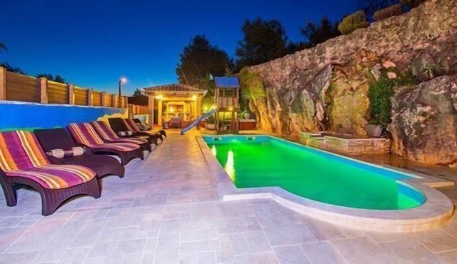 Holiday house Susnjevica for 1 - 8 persons with 3 bedrooms - Row house
