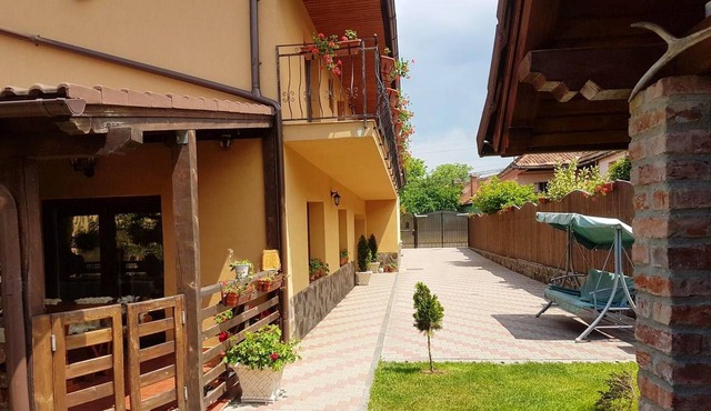 Homerez - Nice house for 8 ppl. with terrace at Săcele in Sacele