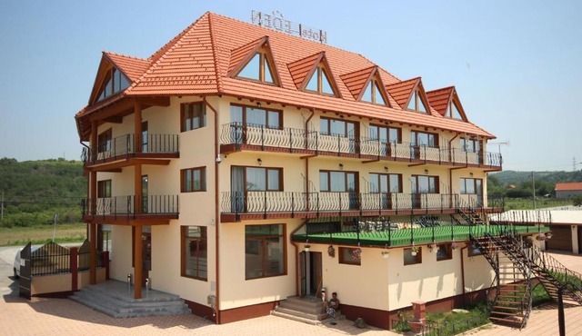 Hotel Eden in Simian