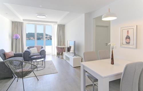 Hotel M Apartment 4 - Sea View, Breakfast & Free Garage Parking in Zaton