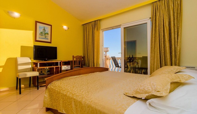 Hotel Pansion Villa Antonio - Two Bedroom Suite with Balcony and Garden View 17