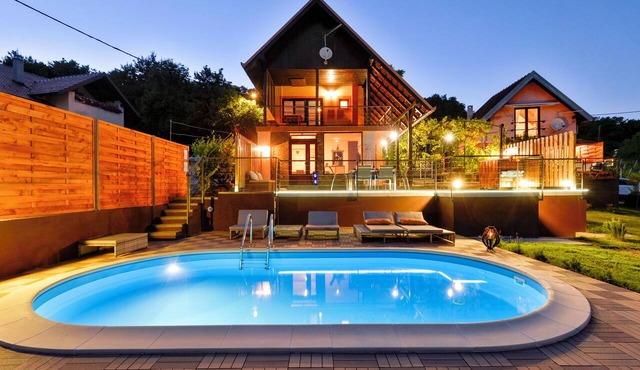 House in a quiet location ideal for family holidays. Pool, hot tube and sauna. in Biškupec Zelinski