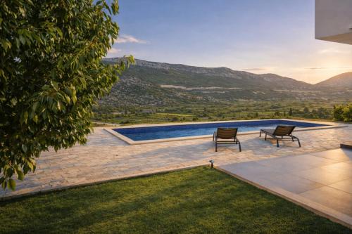 House in nature with pool in Dalmatia in Umčani