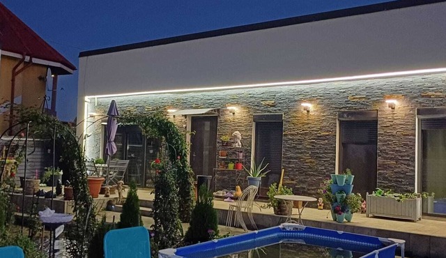 House of Roses An Oasis of Charm in Galati in Costi