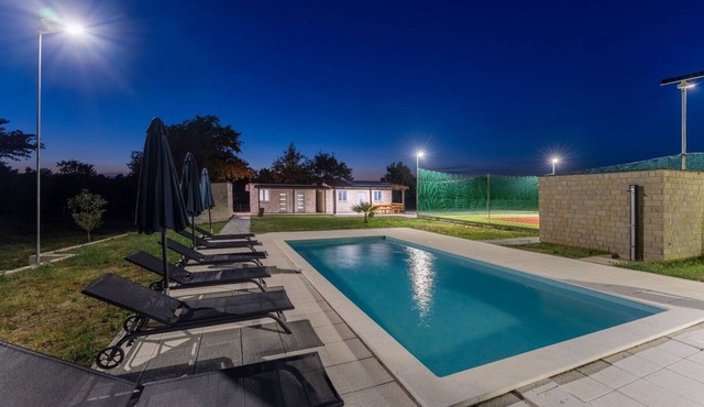 House Relax with pool and private tennis court (121651-K1) - Posedarje in Posedarje