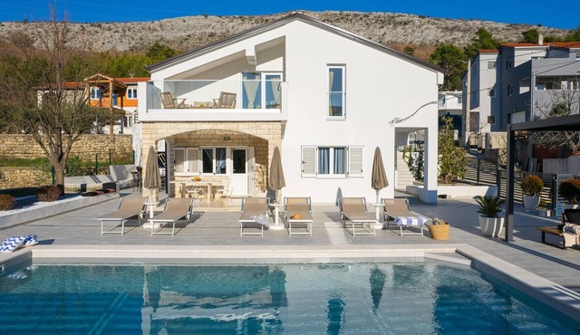 Family Holiday Home in Tugare