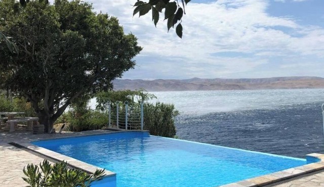Imanje uz plažu sa tenis igralištem i bazenom: Unit A1