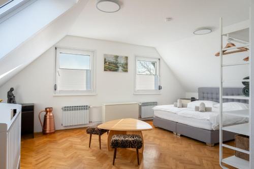 Jacuzzi, BBQ & EV plug - 5BR Villa Villi with Garden in Maribor