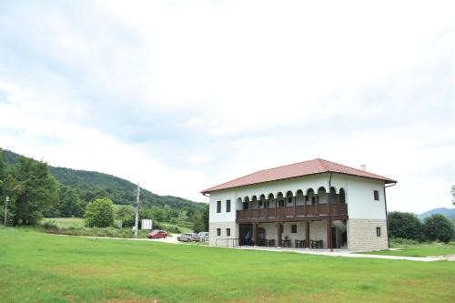 Kod Bogdanovica in Vrtovac