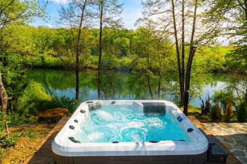 Kolpa Paradise Jacuzzi & Sauna - Happy Rentals in Metlika