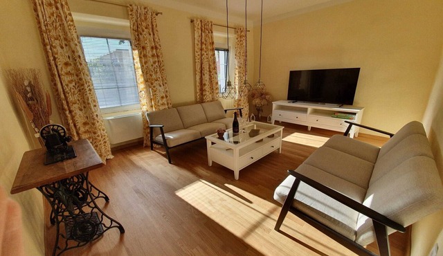 Komen Getaway Holiday Home with Balcony - Four Bedroom Holiday Home with Balcony in Komen