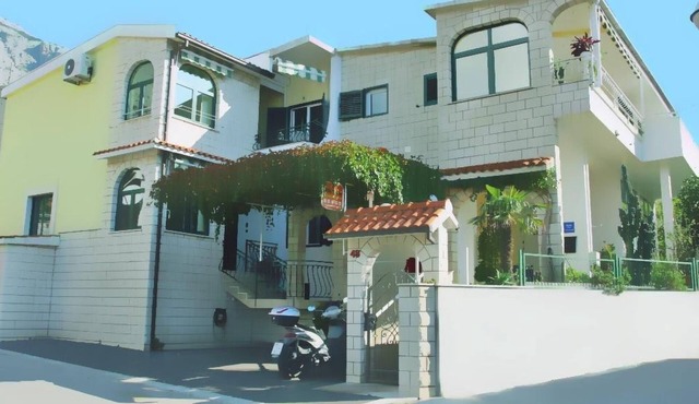 Komfortable Ferienwohnung mit Terrasse in Bidol by Interhome in Makarska