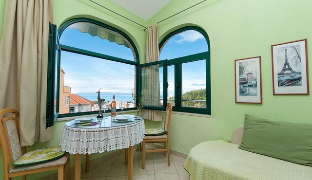 Komfortable Ferienwohnung mit Balkon by Interhome in Makarska