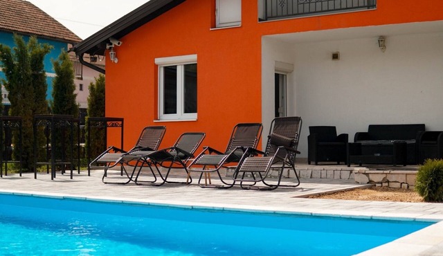 Kuca za odmor Lukavica - House with Swimming Pool in Sarajevo