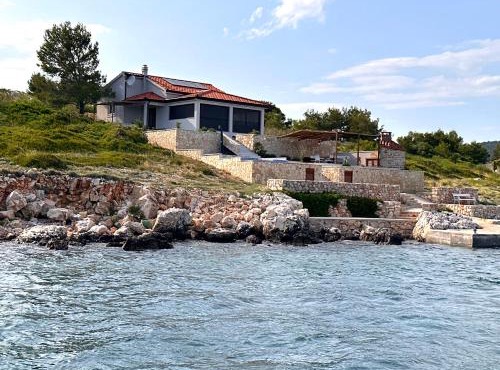 La Isla in Tkon