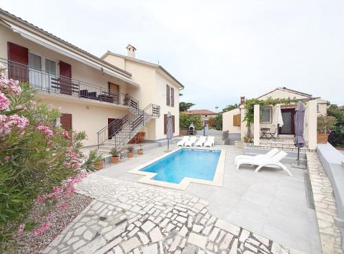 LacoDeLama mini resort in Ližnjan